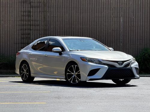 2020 TOYOTA CAMRY — photo 2