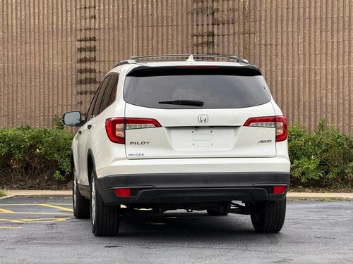 2019 Honda Pilot LX — photo 8
