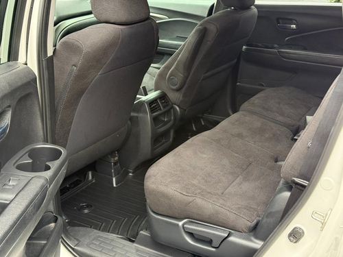 2019 Honda Pilot LX — photo 31