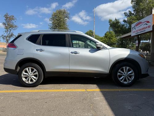 2016 Nissan Rogue SV — photo 12