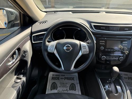 2016 Nissan Rogue SV — photo 21