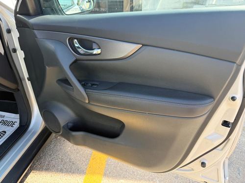 2016 Nissan Rogue SV — photo 24