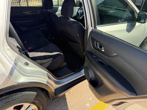 2016 Nissan Rogue SV — photo 26