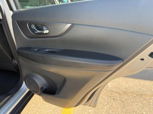 2016 Nissan Rogue SV — photo 27