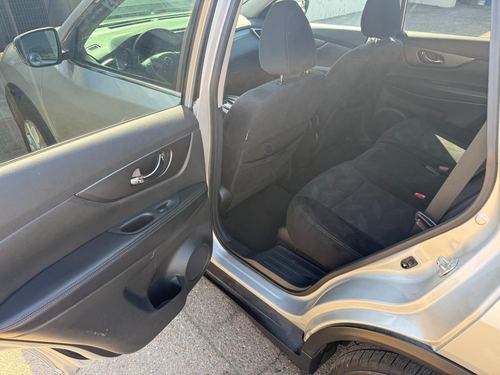 2016 Nissan Rogue SV — photo 32