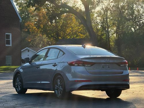 2017 Hyundai Elantra — photo 10