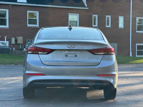 2017 Hyundai Elantra — photo 8