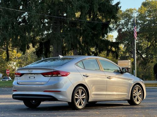 2017 Hyundai Elantra — photo 6