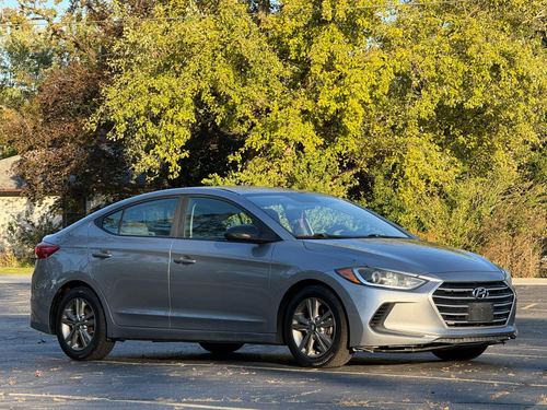 2017 Hyundai Elantra — photo 3