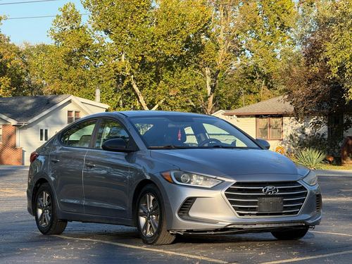 2017 Hyundai Elantra — photo 4