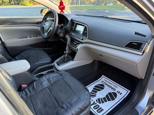 2017 Hyundai Elantra — photo 15