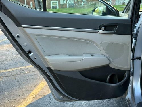 2017 Hyundai Elantra — photo 26