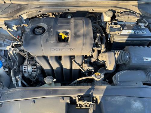 2017 Hyundai Elantra — photo 32