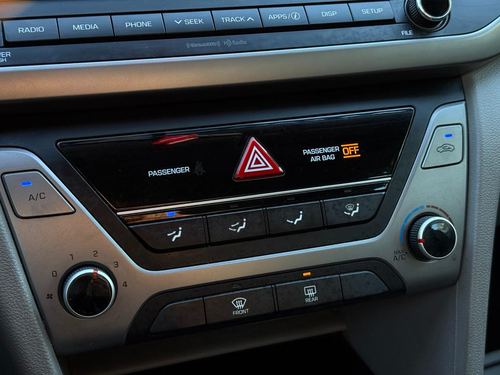 2017 Hyundai Elantra — photo 19