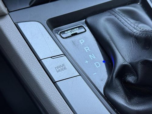 2017 Hyundai Elantra — photo 20