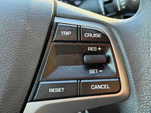 2017 Hyundai Elantra — photo 16
