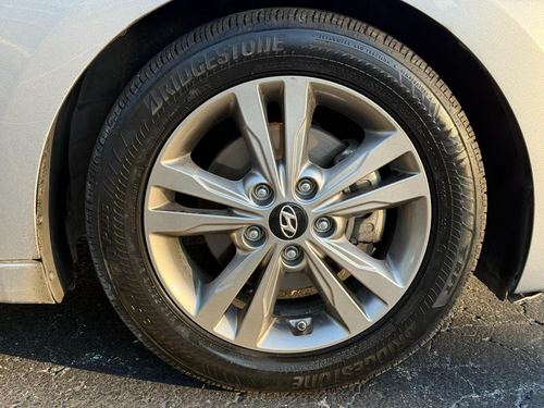 2017 Hyundai Elantra — photo 13
