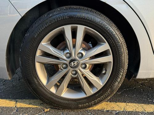 2017 Hyundai Elantra — photo 14