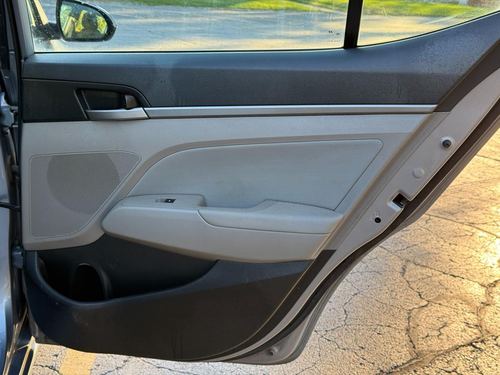 2017 Hyundai Elantra — photo 28