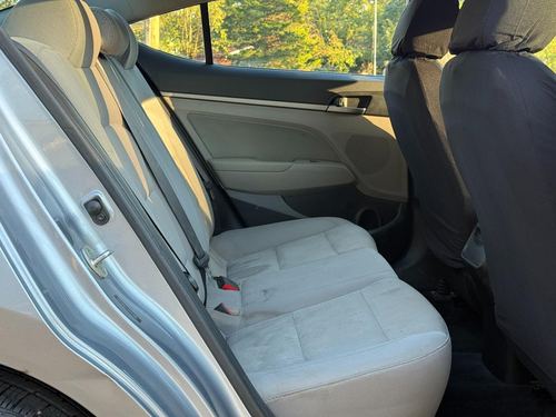 2017 Hyundai Elantra — photo 24
