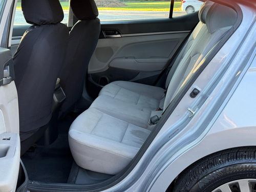 2017 Hyundai Elantra — photo 25