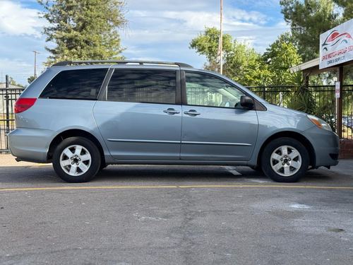 2004 Toyota Sienna — photo 8