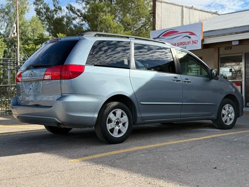 2004 Toyota Sienna — photo 9