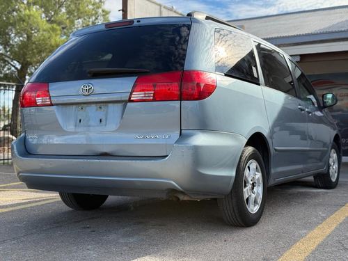 2004 Toyota Sienna — photo 10