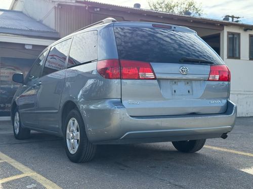 2004 Toyota Sienna — photo 13
