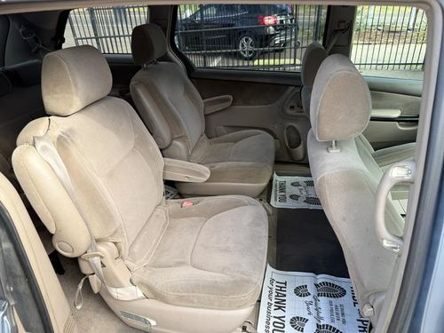 2004 Toyota Sienna — photo 20