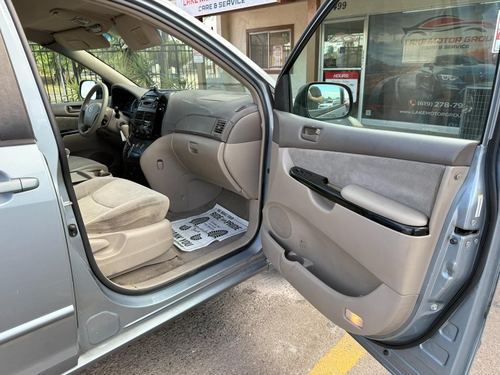 2004 Toyota Sienna — photo 21