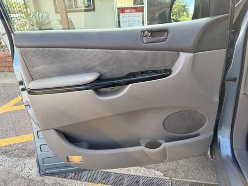 2004 Toyota Sienna — photo 24