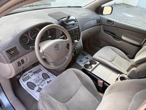 2004 Toyota Sienna — photo 27