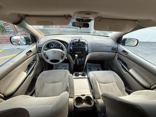 2004 Toyota Sienna — photo 28