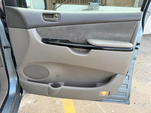 2004 Toyota Sienna — photo 30