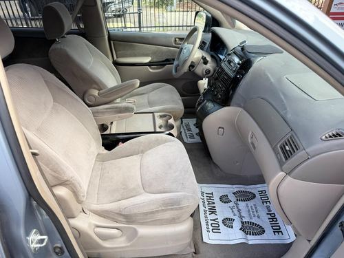 2004 Toyota Sienna — photo 33
