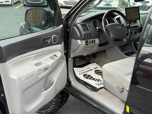 2010 TOYOTA TACOMA — photo 6