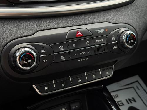 2016 Kia Sorento — photo 23