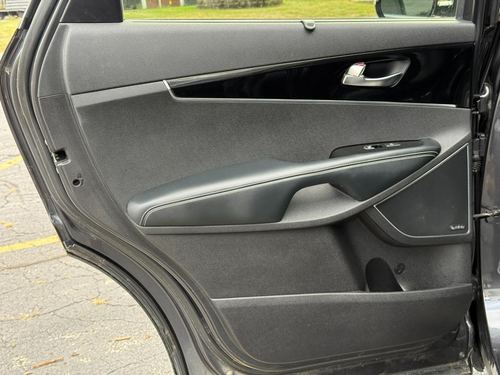 2016 Kia Sorento — photo 36