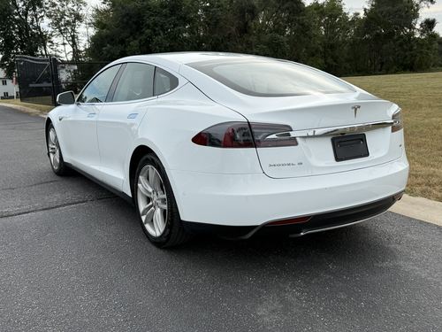 2014 Tesla S85 — photo 16