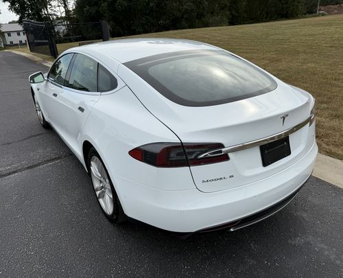 2014 Tesla S85 — photo 17