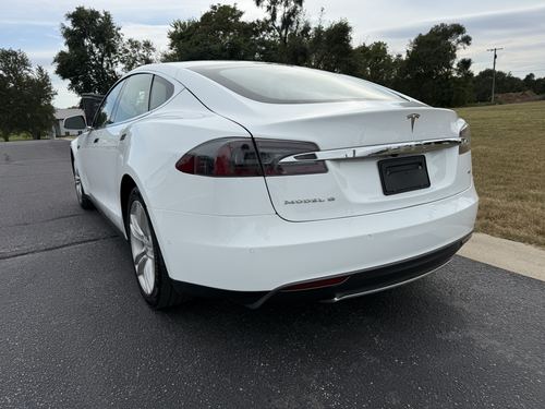 2014 Tesla S85 — photo 18
