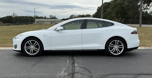 2014 Tesla S85 — photo 19