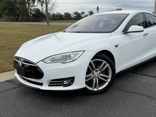 2014 Tesla S85 — photo 21