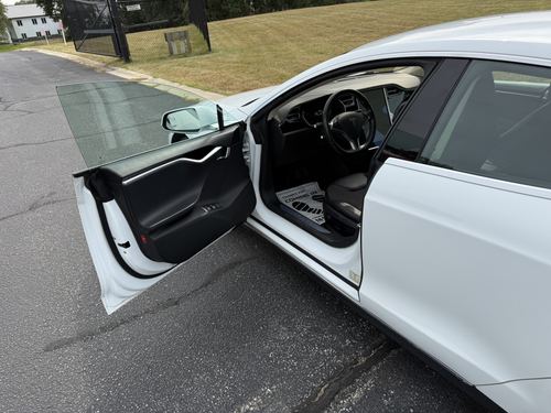 2014 Tesla S85 — photo 37