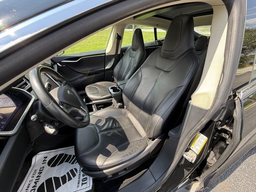 2014 Tesla S 85 — photo 31