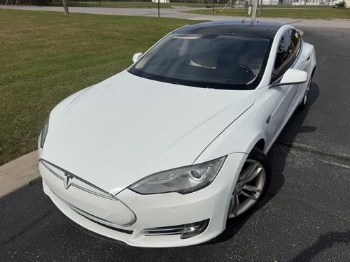 2014 Tesla S85 — photo 2