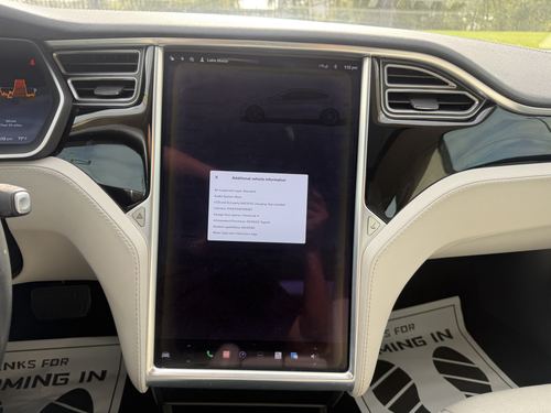 2014 Tesla S85 — photo 25