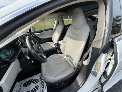 2014 Tesla S85 — photo 17