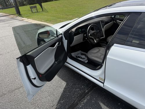 2014 Tesla S85 — photo 10